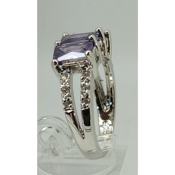 Vintage Ring Size 7.25 Silver Tone White Gold Plated Purple Sim Diamond CZ - Picture 10 of 10
